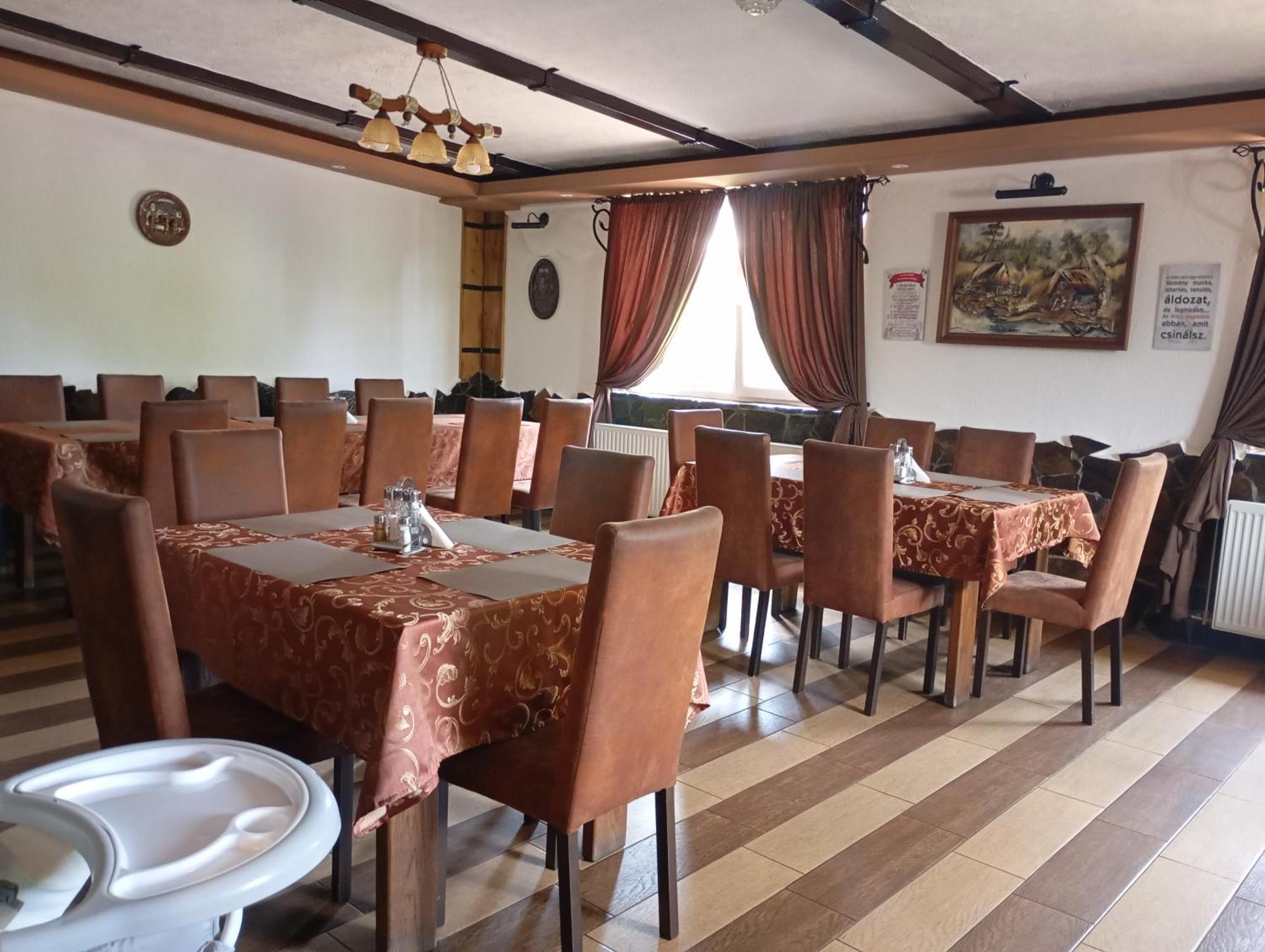 Three Aces Hotel Velyka Dobron Exterior photo