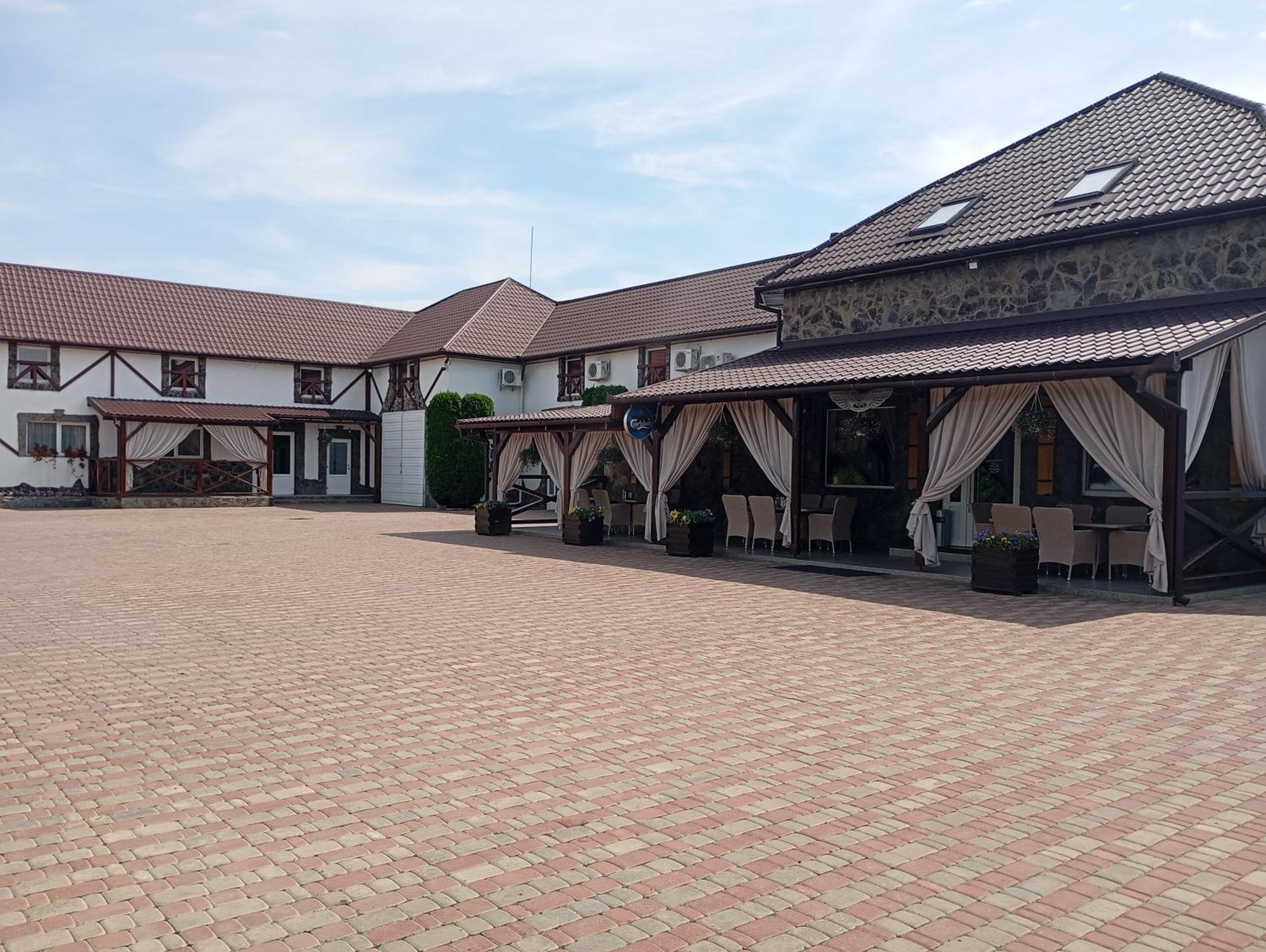 Three Aces Hotel Velyka Dobron Exterior photo
